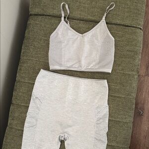 Fabletics Light Gray Sports Bra and Leggings Set for Yoga/ Pilates